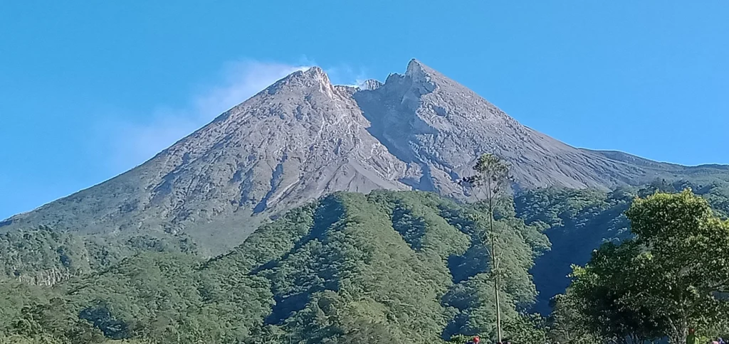 BPPTKG: Gunung Merapi Masih Siaga, Aktivitas Guguran dan Vulkanik Dangkal Terpantau